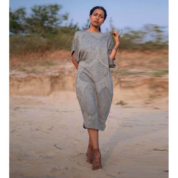 No Nasties Light Gray Goenchi Loopknit Midi Dress Size Large - 47457 - Picture 2 of 13